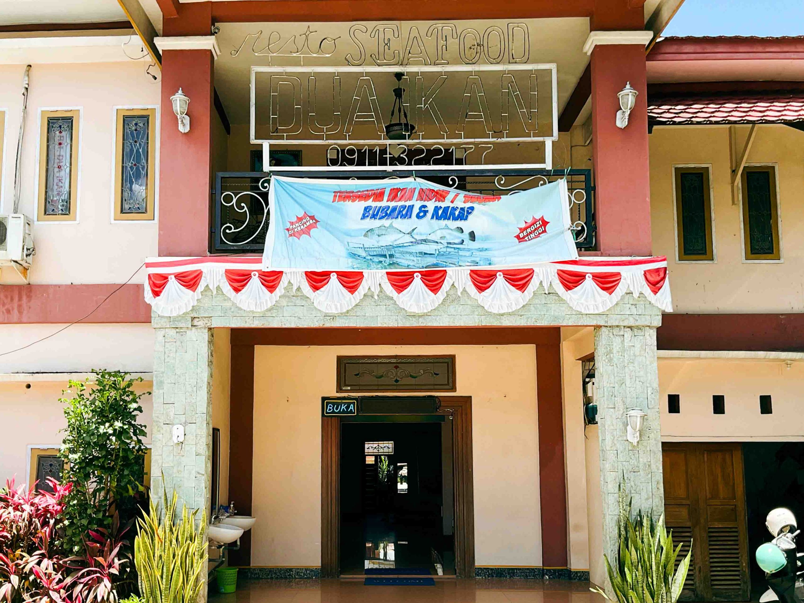 Resto Seafood Dua Ikan